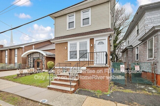 Building Photo - 289 Hilton Ave