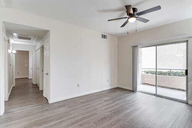 Building Photo - Spacious and Stylish Green Valley First-Floor Unit!!