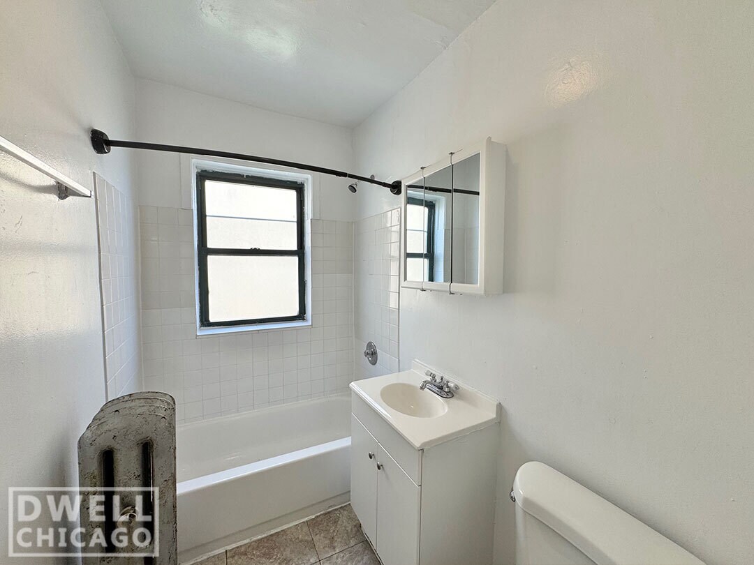 Building Photo - 2300 N Spaulding Ave