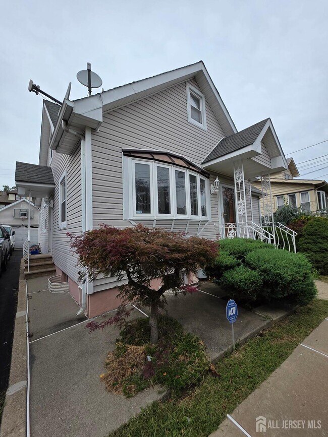 Building Photo - 2013 Ingalls Ave
