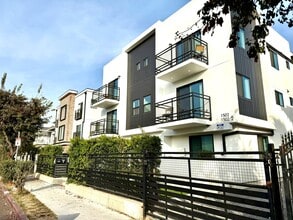 Building Photo - 1500 Arapahoe St