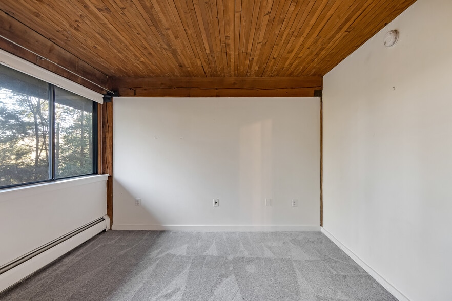 Building Photo - 122 Redrock Dr