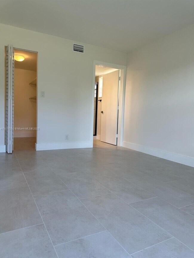 Building Photo - 9449 Boca Cove Cir