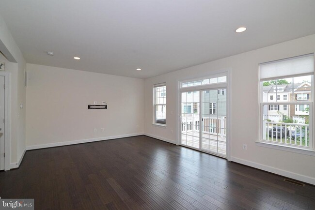 Building Photo - 10684 Viewmont Ln