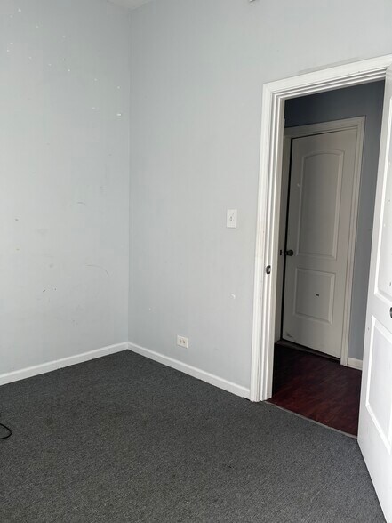 Building Photo - 2115 S Central Park Ave