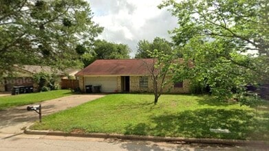 Building Photo - 3019 Jennifer Dr