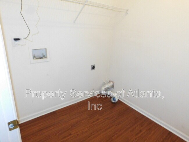 Building Photo - 5147 Round Table Dr