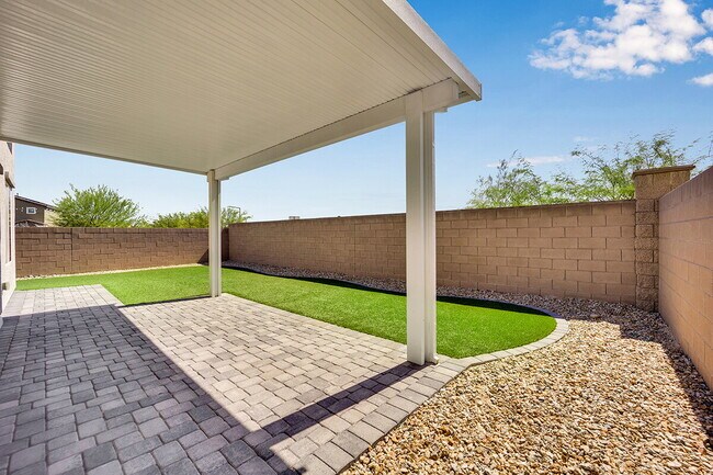 Building Photo - Gorgeous 5 Bedroom home!