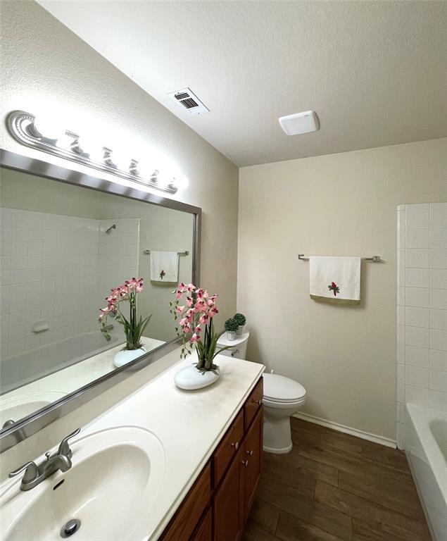 Building Photo - 2325 Clover Ridge Dr