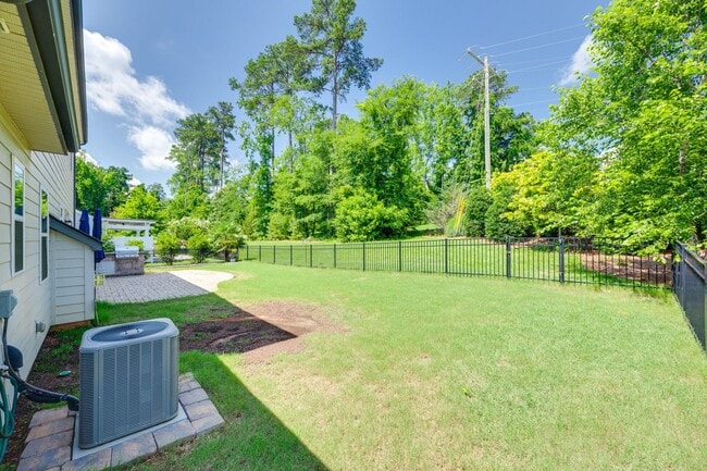 Building Photo - Gorgeous 4 bed 3.5 bath French country hom...
