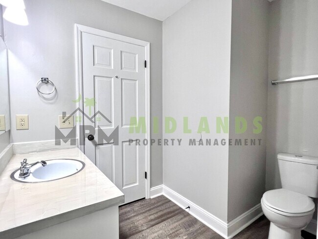 Building Photo - 300 Lydgate Dr