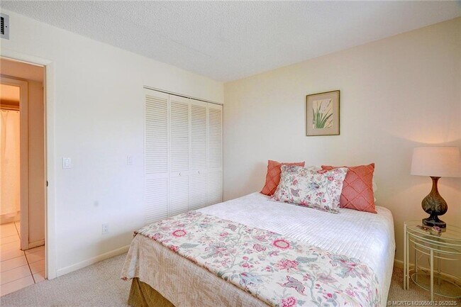 Building Photo - 5593 NE Gulfstream Way