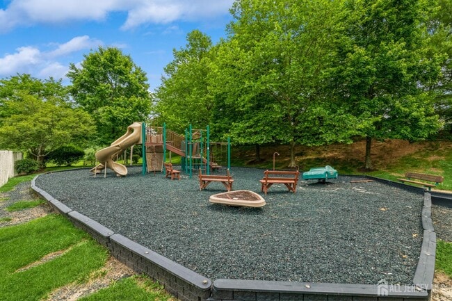 Building Photo - 3328 Sayre Dr