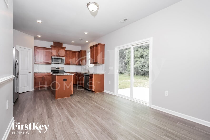 Building Photo - 636 Starry Sky Dr