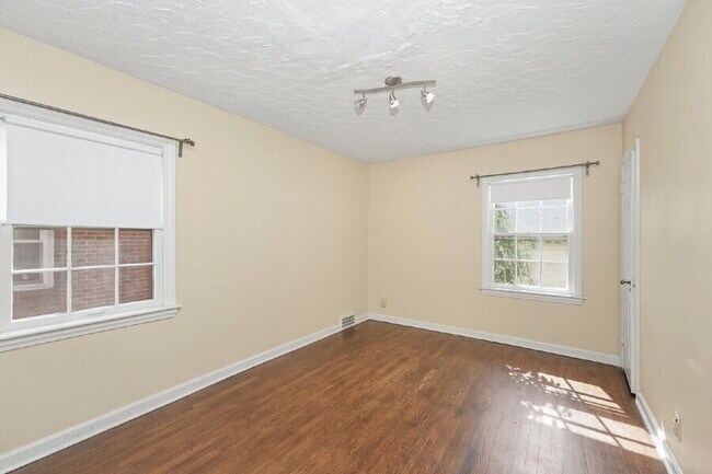 Building Photo - 3665 Lynnfield Rd