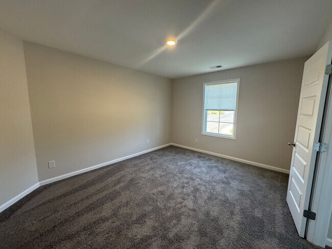 Building Photo - 203 Mountaindale Dr