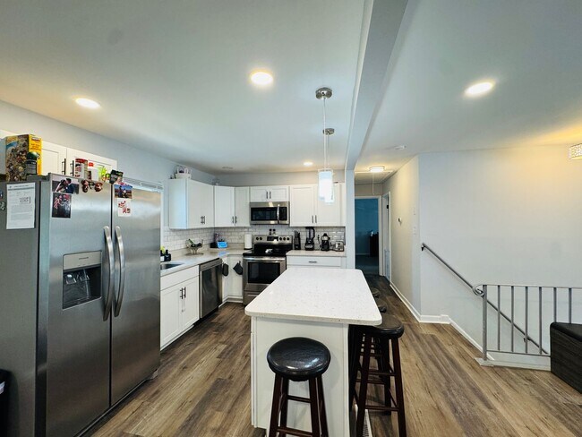 Building Photo - BEAUTIFULLY UPDATED HOME - WOODBRIDGE