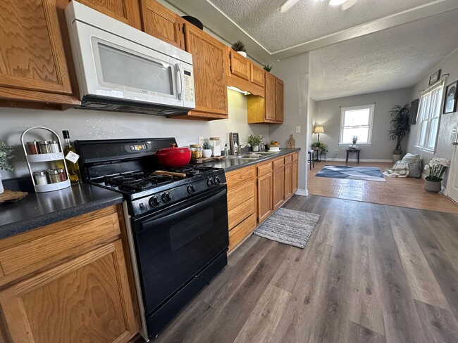 Building Photo - 2 bedroom, 1 bath home for rent in Evansdale