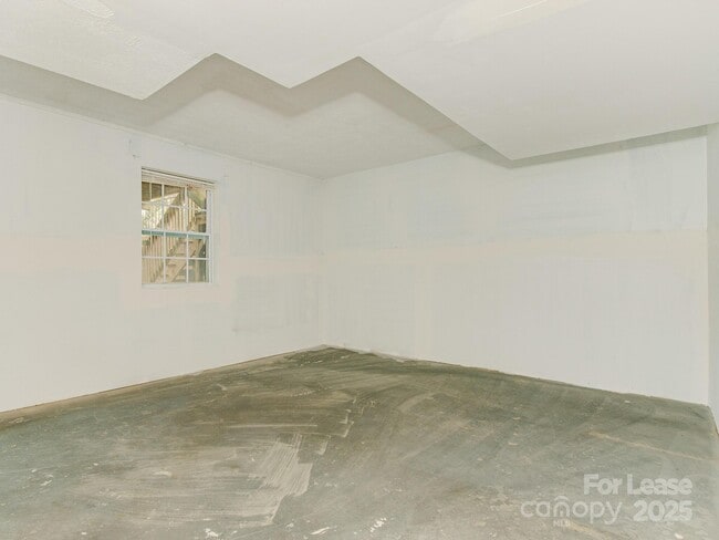 Building Photo - 6601 Harrison Rd