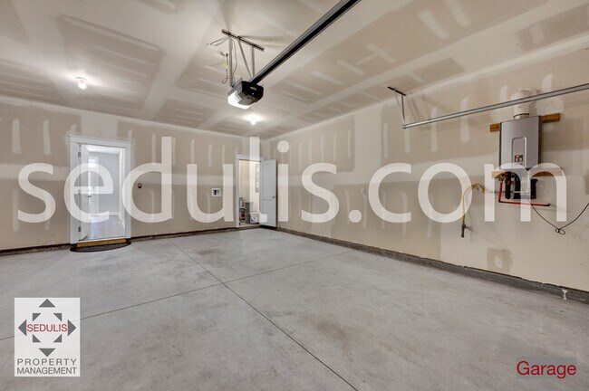 Building Photo - 4555 Mixson Ave