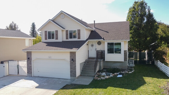 Building Photo - 1487 N Quincy Ave