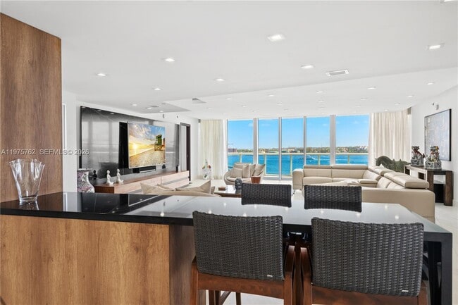 Building Photo - 450 Alton Rd