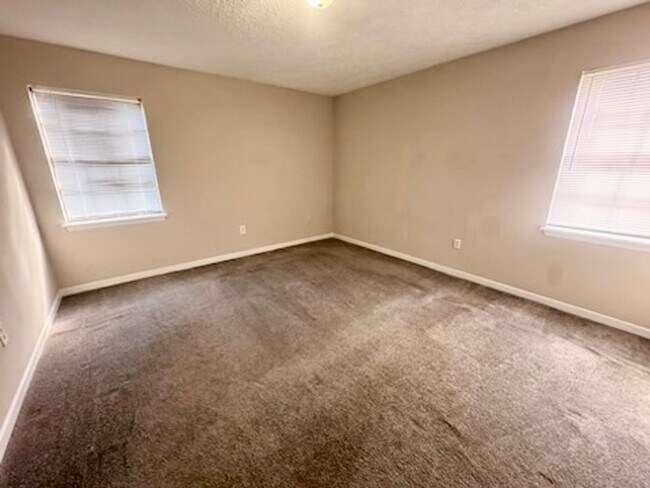 Building Photo - 5731 Horton Ave