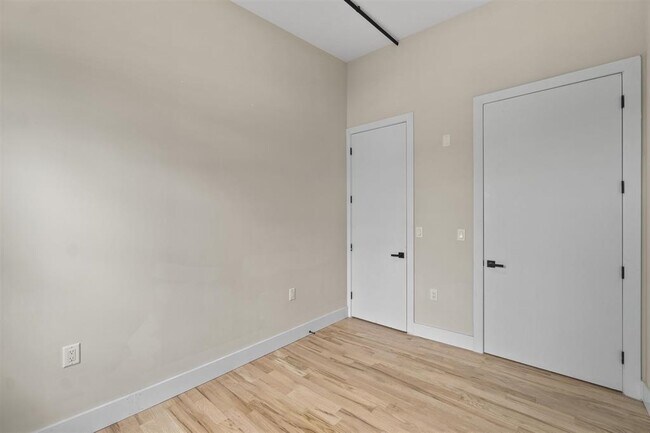 Building Photo - 21 W 20TH St