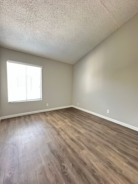 Building Photo - 5092 Pearce Dr