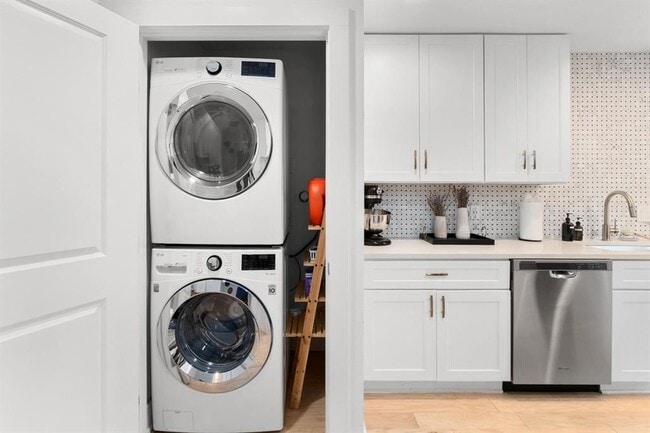 Building Photo - 3005 Kuhlman Ave