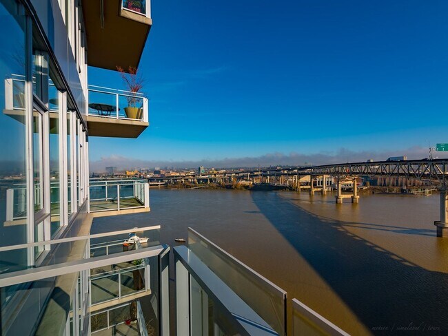 Building Photo - Beautiful 1 Bed 1 Bath Waterfront Condo w/...