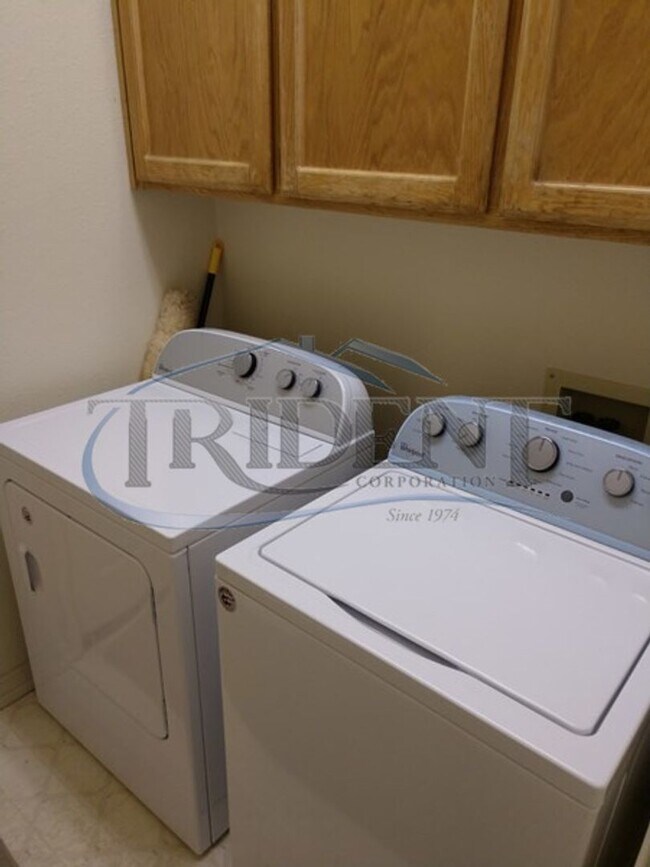 Building Photo - 3 bedroom, 2 bath house