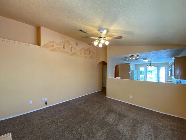 Building Photo - 3 Bedroom Single Story Home Near Unser Blv...