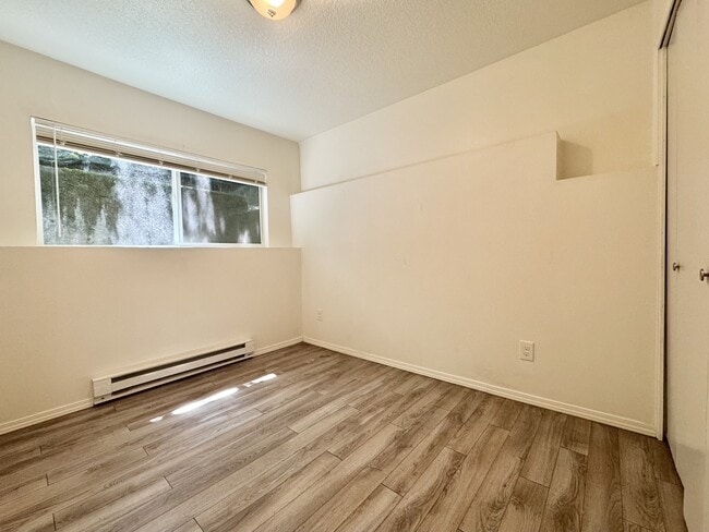 Building Photo - 5556 SW Beaverton Hillsdale Hwy
