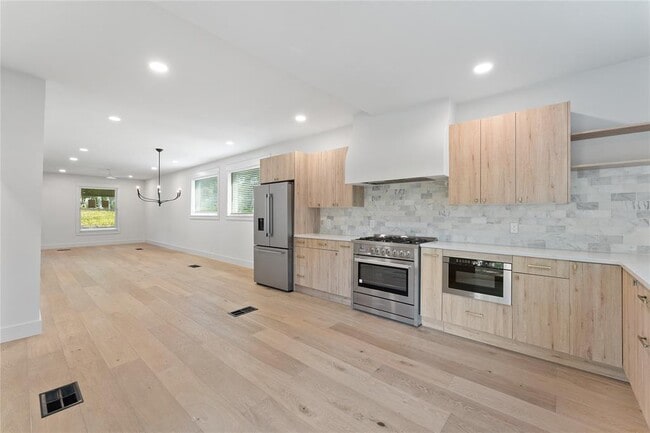 Building Photo - 3301 Duval St