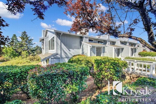 Building Photo - 2261 Clearview Cir