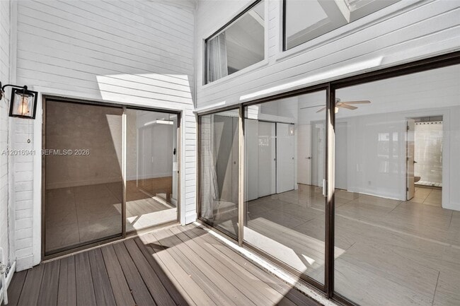Building Photo - 2619 Parkview Dr S