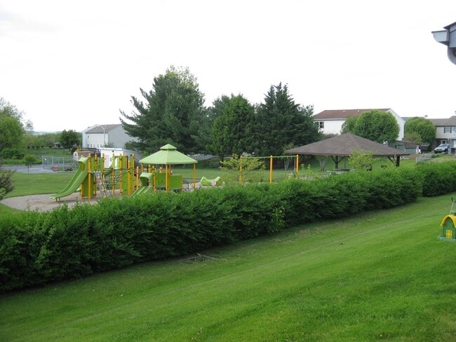 Building Photo - 207 Magnolia Dr