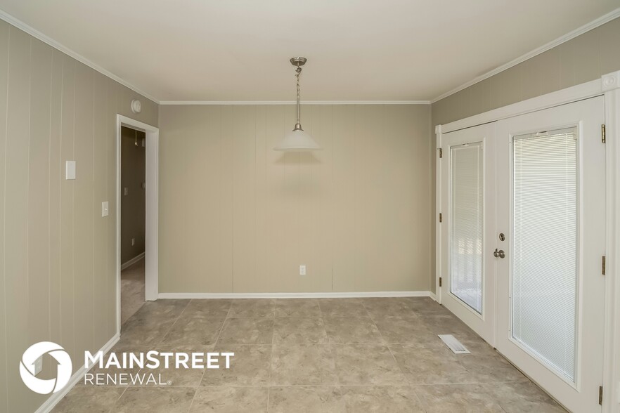 Building Photo - 5712 Oakhill Dr
