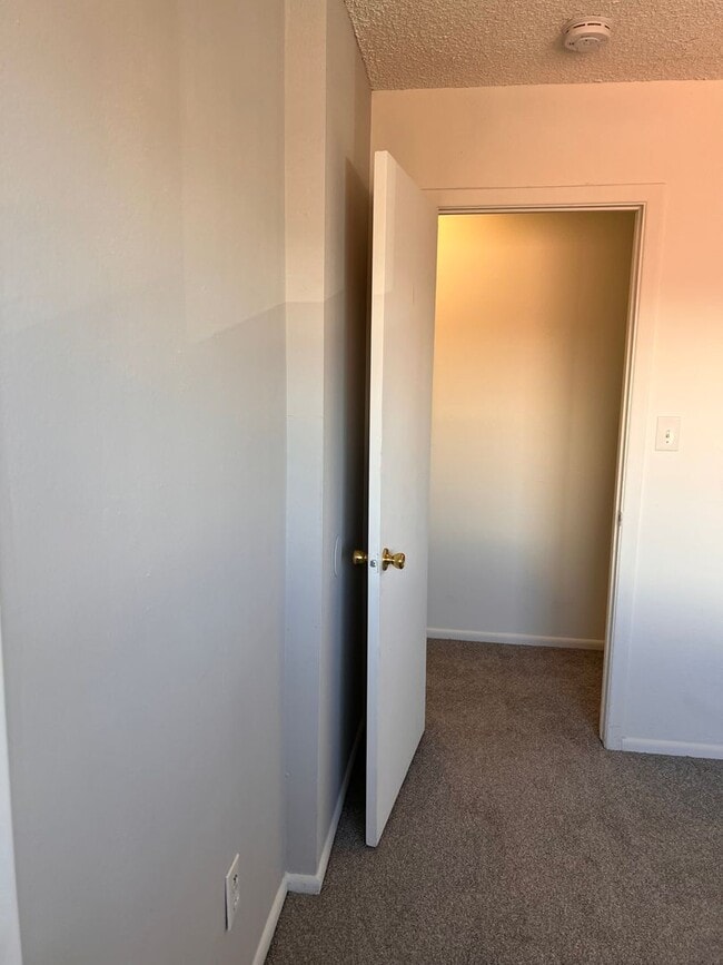 Building Photo - Spacious Three Bedroom Townhome in Westmin...
