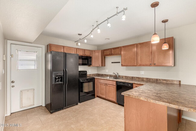 Building Photo - 425 W Pebble Beach Dr