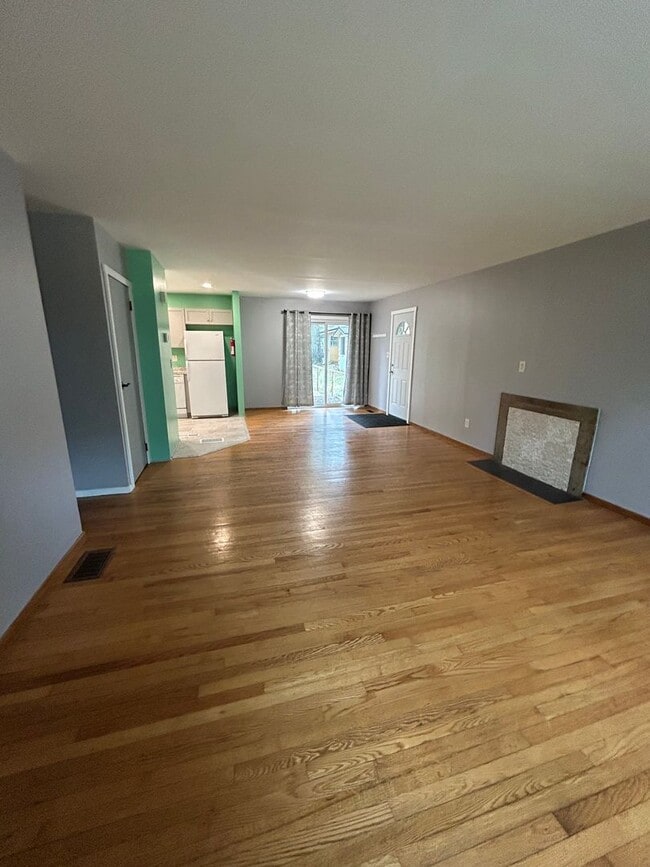 Building Photo - Charming 3 Bedroom Brick Ranch in Park Forest