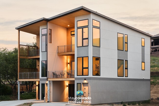 Glenn St - 2248 Glenn St