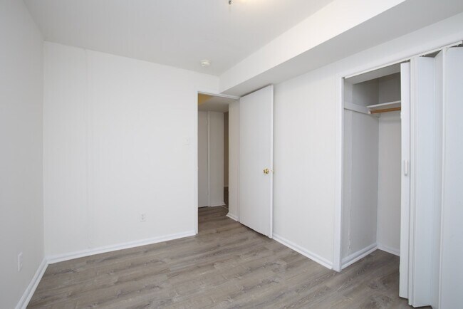 Building Photo - 3954 N Janssen Ave