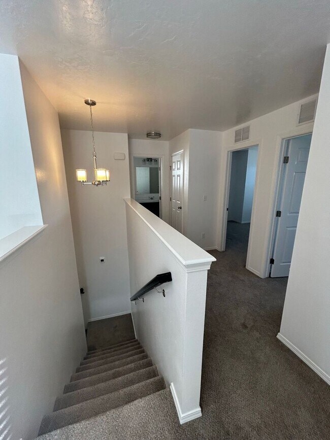 Building Photo - 3 Bedroom plus Loft For Rent! Victory Sout...