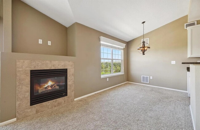 Building Photo - Spacious 2 bedroom, 2 bathroom condo for r...