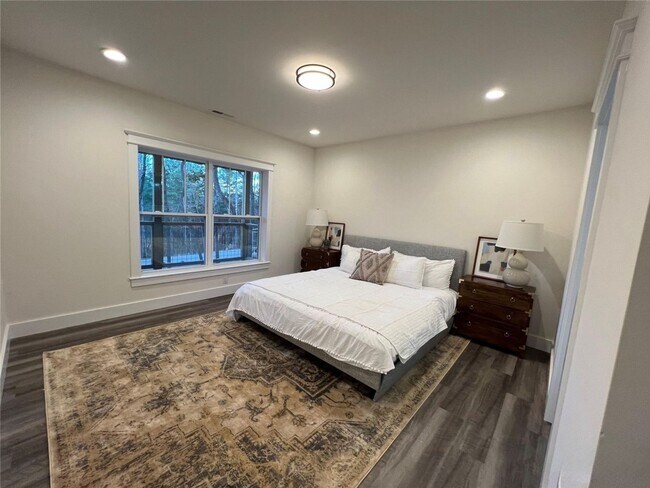 Building Photo - Farmhouse-Style Home in Fairview