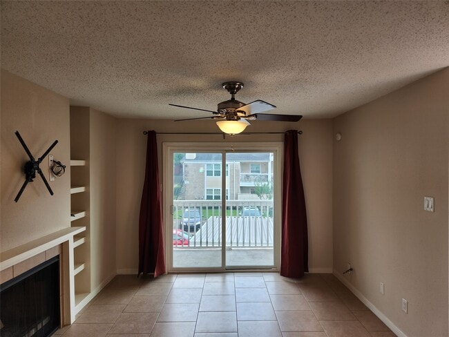 Building Photo - 2750 Holly Hall St