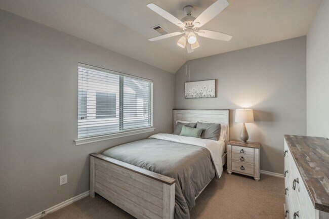Building Photo - The Best in Texas: 3Bed/2Bath w/Spacious Ensuite