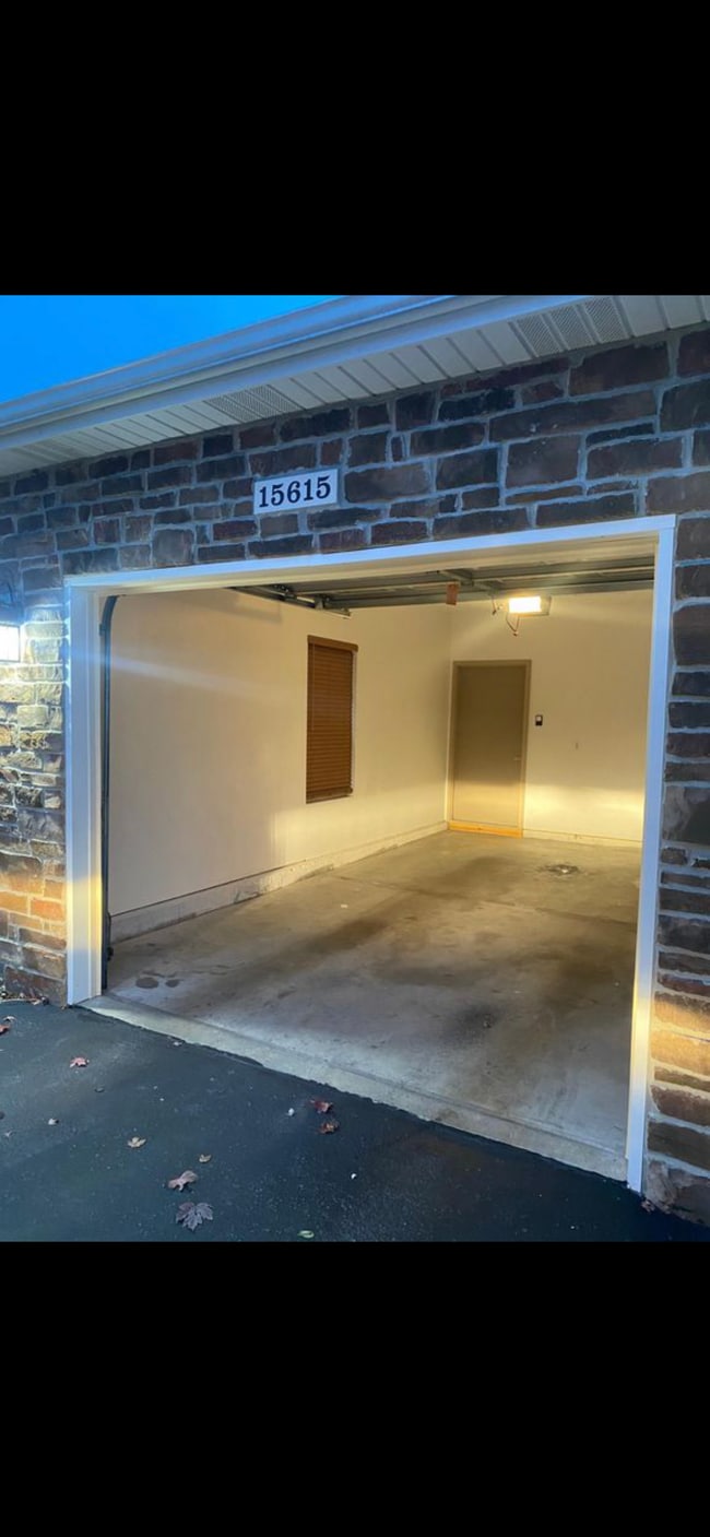 Building Photo - 15615 Sienna Dr